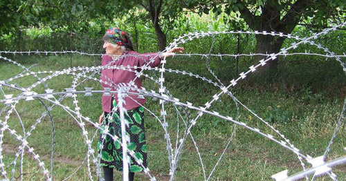 Barbed wire at the border of South Ossetia and Georgia. Photo by Edita Badasyan for the ‘Caucasian Knot’. Barbed wire at the border of South Ossetia and Georgia. Photo by Edita Badasyan for the ‘Caucasian Knot’.