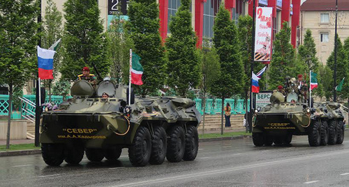 Military vehicles in Grozny streets, May 9, 2015. Photo by Magomed Magomedov for the ‘Caucasian Knot’. Military vehicles in Grozny streets, May 9, 2015. Photo by Magomed Magomedov for the ‘Caucasian Knot’.
