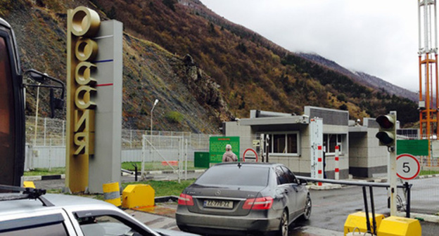 The checkpoint "Verkhni Lars". Photo by Akhmed Aldebirov for the "Caucasian Knot"