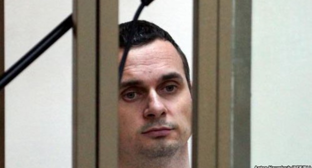 Oleg Sentsov in the courtroom on August 19. Photo by Anton Naumlyuk, http://www.svoboda.org/content/article/27197511.html