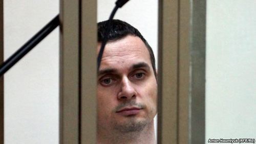 Oleg Sentsov in the courtroom on August 19. Photo by Anton Naumlyuk, http://www.svoboda.org/content/article/27197511.html