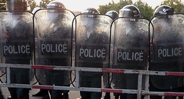 Police cordon during the protest action in Bagramyan Avenue. Yerevan, June 29, 2015. Photo by Armine Martirosyan for the "Caucasian Knot" Police cordon during the protest action in Bagramyan Avenue. Yerevan, June 29, 2015. Photo by Armine Martirosyan for the "Caucasian Knot"