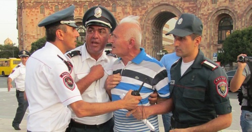 Akop Nazaryan, a pensioner, surrounded by the policemen during the protest action. Yerevan, August 21, 2015. Photo by Tigran Petrosyan for the "Caucasian Knot" Akop Nazaryan, a pensioner, surrounded by the policemen during the protest action. Yerevan, August 21, 2015. Photo by Tigran Petrosyan for the "Caucasian Knot"