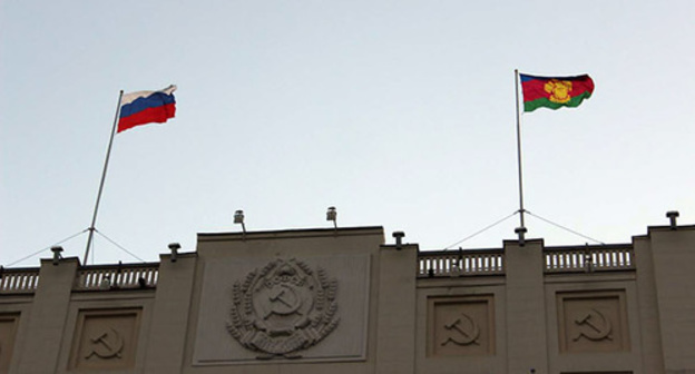 Flags of the Russian Federation and of Krasnodar Territory on the building of the Krasnodar Territory administration. Photo by Magomed Magomedov for the "Caucasian Knot" Flags of the Russian Federation and of Krasnodar Territory on the building of the Krasnodar Territory administration. Photo by Magomed Magomedov for the "Caucasian Knot"