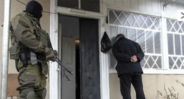Detention in the course of CTO. Photo: http://nac.gov.ru/nakmessage/2015/04/07/v-kbr-provedena-kontrterroristicheskaya-operatsiya.html Detention in the course of CTO. Photo: http://nac.gov.ru/nakmessage/2015/04/07/v-kbr-provedena-kontrterroristicheskaya-operatsiya.html
