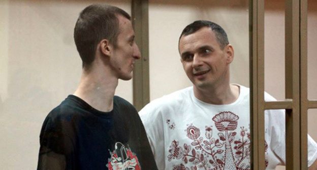 Oleg Sentsov (to the right) and Alexander Kolchenko in the courtroom. Photo by Anton Naumlyuk, http://www.svoboda.org/media/photogallery/27209166.html Oleg Sentsov (to the right) and Alexander Kolchenko in the courtroom. Photo by Anton Naumlyuk, http://www.svoboda.org/media/photogallery/27209166.html