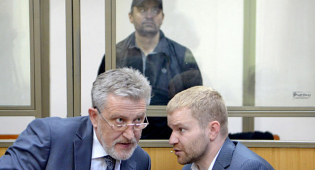 Advocates Postanyuk (to the left) and Khoroshilov hold a consultation during the court session. The defendant Murad Aliev is in the background, May 2015. Photo by Oleg Pchyolov for the "Caucasian Knot" Advocates Postanyuk (to the left) and Khoroshilov hold a consultation during the court session. The defendant Murad Aliev is in the background, May 2015. Photo by Oleg Pchyolov for the "Caucasian Knot"