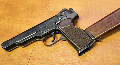 A 9 mm Stechkin automatic pistol. Photo: Vitaly V. Kuzmin, https://ru.wikipedia.org/wiki/Автоматический_пистолет_Стечкина#/media/File:Stechkin_APS.jpg A 9 mm Stechkin automatic pistol. Photo: Vitaly V. Kuzmin, https://ru.wikipedia.org/wiki/Автоматический_пистолет_Стечкина#/media/File:Stechkin_APS.jpg