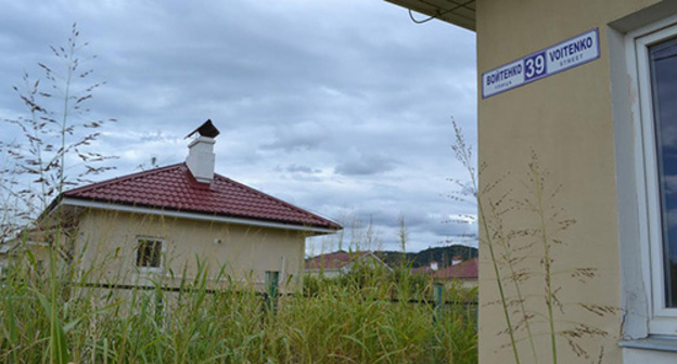 House for resettlers in Vesyoloe-Psou neighbourhood, Adler District of Sochi. Photo by Svetlana Kravchenko for the ‘Caucasian Knot’. House for resettlers in Vesyoloe-Psou neighbourhood, Adler District of Sochi. Photo by Svetlana Kravchenko for the ‘Caucasian Knot’.