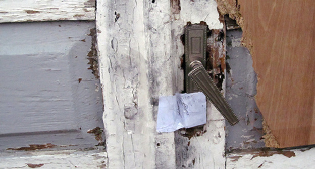 Door of the house belonged to massacred Avetisyan family, Gyumri, January 2015. Photo by Tigran Petrosyan for the ‘Caucasian Knot’. Door of the house belonged to massacred Avetisyan family, Gyumri, January 2015. Photo by Tigran Petrosyan for the ‘Caucasian Knot’.