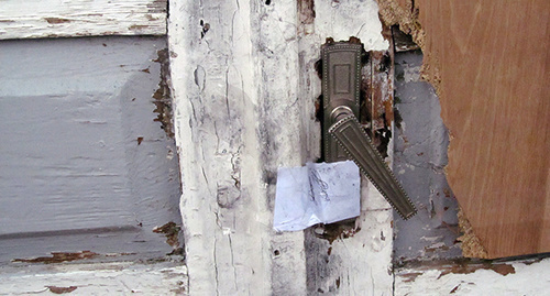 Door of the house belonged to massacred Avetisyan family, Gyumri, January 2015. Photo by Tigran Petrosyan for the ‘Caucasian Knot’. Door of the house belonged to massacred Avetisyan family, Gyumri, January 2015. Photo by Tigran Petrosyan for the ‘Caucasian Knot’.