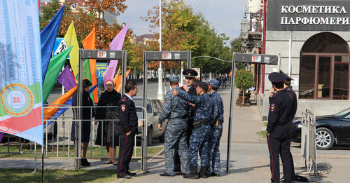 Law enforcers, Grozny. Photo by Magomed Magomedov for the ‘Caucasian Knot’. Law enforcers, Grozny. Photo by Magomed Magomedov for the ‘Caucasian Knot’.