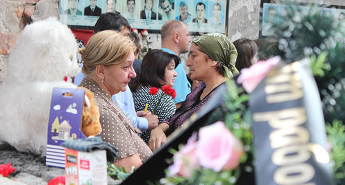 Participants of the mourning events in Beslan, September 1, 2015. Photo by Emma Marzoeva for the ‘Caucasian Knot’. Participants of the mourning events in Beslan, September 1, 2015. Photo by Emma Marzoeva for the ‘Caucasian Knot’.