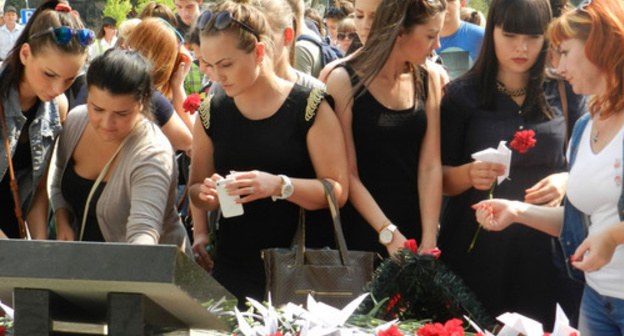 Participants of the rally "Beslan-Volgograd: pain and sorrow of entire planet", Volgograd, September 3, 2015. Photo by Tatiana Filimonova for the ‘Caucasian Knot’. Participants of the rally "Beslan-Volgograd: pain and sorrow of entire planet", Volgograd, September 3, 2015. Photo by Tatiana Filimonova for the ‘Caucasian Knot’.