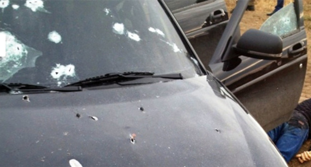Traces of shelling on a windscreen of a car. Photo: http://nac.gov.ru/nakmessage/2015/08/26/v-dagestane-neitralizovany-glavar-i-dva-bandita-iz-tn-makhachkalinskoi-bandy.html Traces of shelling on a windscreen of a car. Photo: http://nac.gov.ru/nakmessage/2015/08/26/v-dagestane-neitralizovany-glavar-i-dva-bandita-iz-tn-makhachkalinskoi-bandy.html