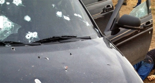 Traces of shelling on a windscreen of a car. Photo: http://nac.gov.ru/nakmessage/2015/08/26/v-dagestane-neitralizovany-glavar-i-dva-bandita-iz-tn-makhachkalinskoi-bandy.html