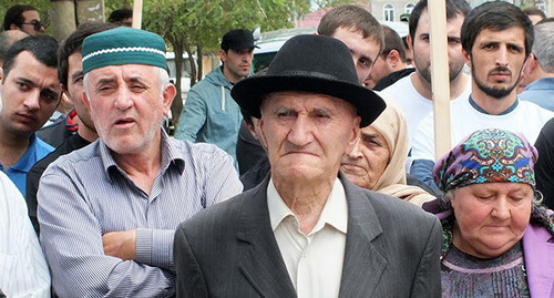 The participants of the rally in Buynaksk on 25.08.2015. Photo by Patimat Makhmudova for the "Caucasian Knot"