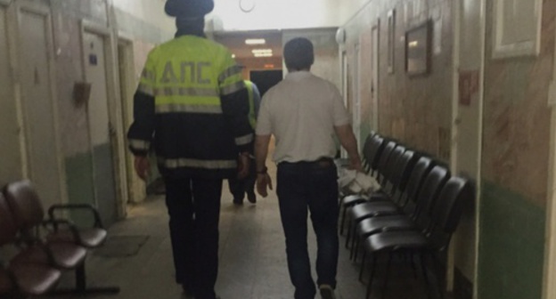 Khadjimurat Temurziev is led to the courtroom. Moscow, August 28, 2015. Photo by Mikail Kostoev for the "Caucasian Knot"