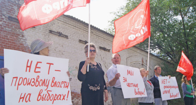 Picket against election frauds was held by communists in Volgograd, Volgograd, September 14, 2015. Photo by Tatiana Filimonova for the ‘Caucasian Knot’. Picket against election frauds was held by communists in Volgograd, Volgograd, September 14, 2015. Photo by Tatiana Filimonova for the ‘Caucasian Knot’.