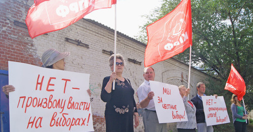 Picket against election frauds was held by communists in Volgograd, Volgograd, September 14, 2015. Photo by Tatiana Filimonova for the ‘Caucasian Knot’. Picket against election frauds was held by communists in Volgograd, Volgograd, September 14, 2015. Photo by Tatiana Filimonova for the ‘Caucasian Knot’.