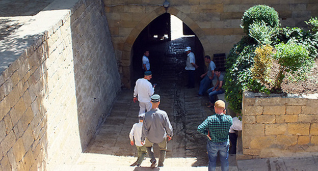 Exit for the Naryn-Kala fortress, where the main anniversary show "2000 years in two hours" is to be held. Photo by Patimat Makhmudova for the ‘Caucasian Knot’. Exit for the Naryn-Kala fortress, where the main anniversary show "2000 years in two hours" is to be held. Photo by Patimat Makhmudova for the ‘Caucasian Knot’.