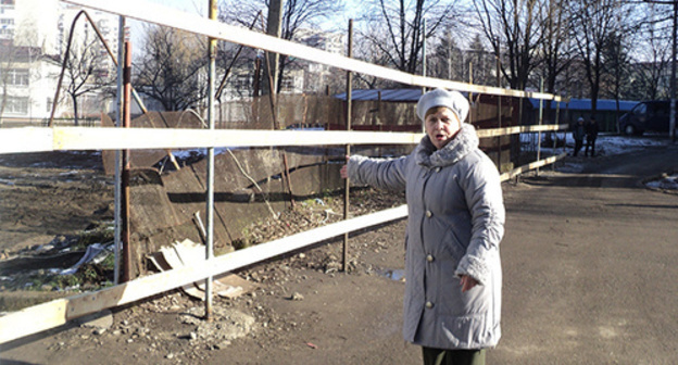 Resident of 2nd Taman division attend rally against illegal construction, Nalchik, January 15, 2015. Photo by Lyudmila Maratova for the ‘Caucasian Knot’. Resident of 2nd Taman division attend rally against illegal construction, Nalchik, January 15, 2015. Photo by Lyudmila Maratova for the ‘Caucasian Knot’.