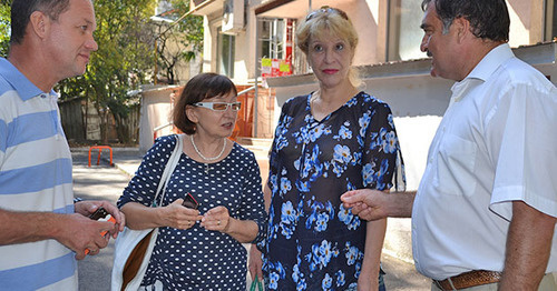 Members of the Communist Party of the Russian Federation, the Liberal Democratic Party of Russia, the "Rodina" Party, the "Yabloko" Party, and self-nominees filed an appeal to the Russian Central Election Commission (CEC) with the demand to dissolve the Sochi Election Commission and check complaints about violations committed during the voting. Sochi, September 18, 2015. Photo by Svetlana Kravchenko for the ‘Caucasian Knot’. Members of the Communist Party of the Russian Federation, the Liberal Democratic Party of Russia, the "Rodina" Party, the "Yabloko" Party, and self-nominees filed an appeal to the Russian Central Election Commission (CEC) with the demand to dissolve the Sochi Election Commission and check complaints about violations committed during the voting. Sochi, September 18, 2015. Photo by Svetlana Kravchenko for the ‘Caucasian Knot’.