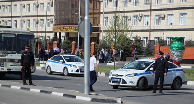 Law enforcers in Grozny. Photo by Magomed Magomedov for the ‘Caucasian Knot’. 