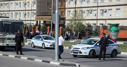 Law enforcers in Grozny. Photo by Magomed Magomedov for the ‘Caucasian Knot’. Law enforcers in Grozny. Photo by Magomed Magomedov for the ‘Caucasian Knot’.