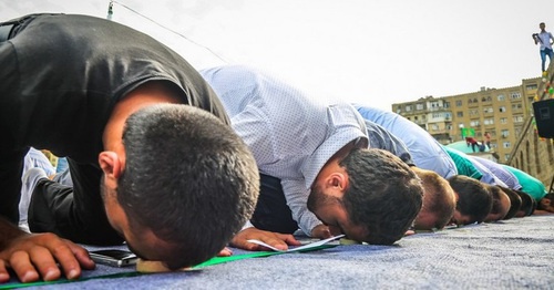 The believers at the prayer. Photo by Aziz Karimov for the "Caucasian Knot" The believers at the prayer. Photo by Aziz Karimov for the "Caucasian Knot"
