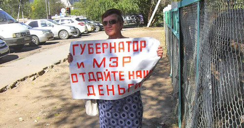 The participants of the picket in support of the hunger-strikers. Akhtubinsk, September 21, 2015. Photo by Yelena Grebenyuk for the "Caucasian Knot" The participants of the picket in support of the hunger-strikers. Akhtubinsk, September 21, 2015. Photo by Yelena Grebenyuk for the "Caucasian Knot"
