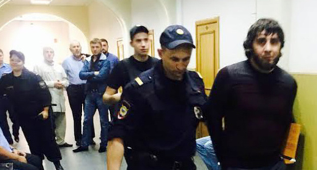 Zaur Dadaev is led to the courtroom. Photo by Yuliya Buslavskaya for the ‘Caucasian Knot’. Zaur Dadaev is led to the courtroom. Photo by Yuliya Buslavskaya for the ‘Caucasian Knot’.