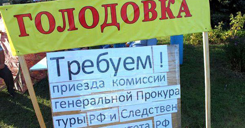 Poster of the hunger strikers in the village of Gluboky of the Kamensk District of the Rostov Region, September 27, 2015. Photo: http://www.donnews.ru Poster of the hunger strikers in the village of Gluboky of the Kamensk District of the Rostov Region, September 27, 2015. Photo: http://www.donnews.ru