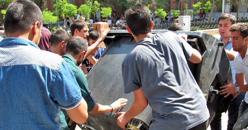 Protesters against increase of electricity tariff, Yerevan, June 24, 2015. Photo by Tigran Petrosyan for the ‘Caucasian Knot’. Protesters against increase of electricity tariff, Yerevan, June 24, 2015. Photo by Tigran Petrosyan for the ‘Caucasian Knot’.