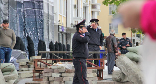 Policemen in Grozny. Photo by Magomed Magomedov for the ‘Caucasian Knot’. Policemen in Grozny. Photo by Magomed Magomedov for the ‘Caucasian Knot’.