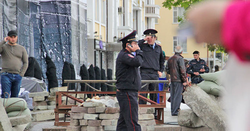 Policemen in Grozny. Photo by Magomed Magomedov for the ‘Caucasian Knot’. Policemen in Grozny. Photo by Magomed Magomedov for the ‘Caucasian Knot’.
