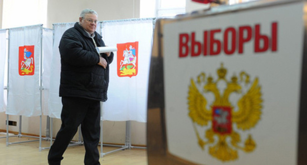 At the electoral precinct. Photo: http://region-gazeta.ru/last/astrakhan/astrakhan_1351.html