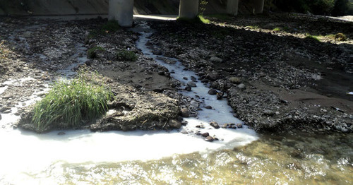 Discharges from a collector into the Shalushka River, Kabardino-Balkaria, October 6, 2015. Photo by Lyudmila Maratova for the ‘Caucasian Knot’. Discharges from a collector into the Shalushka River, Kabardino-Balkaria, October 6, 2015. Photo by Lyudmila Maratova for the ‘Caucasian Knot’.