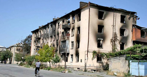 Resident building in Tskhinvali after shelling, August 18, 2008. Photo: News Agency ‘OSInform’, https://ru.wikipedia.org Resident building in Tskhinvali after shelling, August 18, 2008. Photo: News Agency ‘OSInform’, https://ru.wikipedia.org