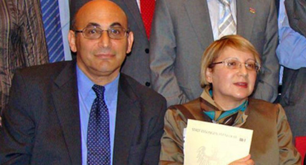 Leyla and Arif Yunus. Photo: http://rus.azattyq.org/content/leila-arif-yunus-sud-v-baku/27131084.html Leyla and Arif Yunus. Photo: http://rus.azattyq.org/content/leila-arif-yunus-sud-v-baku/27131084.html