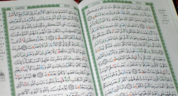 A page from Koran. Photo: Amr Fayez (TheEgyptian) https://ru.wikipedia.org A page from Koran. Photo: Amr Fayez (TheEgyptian) https://ru.wikipedia.org