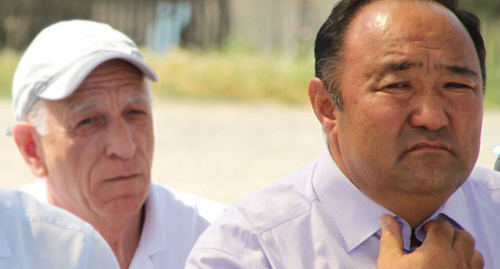 Kazmagomed Yanbulatov, the head of the Nogai District, at the III Congress of Nogai People (to the right). Dagestan, the village of Terekli-Mekteb of the Nogai District. Photo by the "Caucasian Knot" Kazmagomed Yanbulatov, the head of the Nogai District, at the III Congress of Nogai People (to the right). Dagestan, the village of Terekli-Mekteb of the Nogai District. Photo by the "Caucasian Knot"