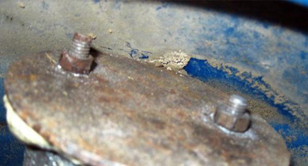 The filling of an improvised explosive device. Photo: http://nac.gov.ru/nakmessage/2015/09/12/v-dagestane-obnaruzhen-banditskii-tainik-obezvrezheno-samodelnoe-vzryvnoe-ustr.html The filling of an improvised explosive device. Photo: http://nac.gov.ru/nakmessage/2015/09/12/v-dagestane-obnaruzhen-banditskii-tainik-obezvrezheno-samodelnoe-vzryvnoe-ustr.html