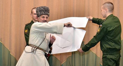 The presentation of the program "Circassian sabre" (the art of wielding Circassian bladed weapons)
performed by Felix Nakov, Director General of the National Museum of KBR. Photo: http://www.cmaf.ru/news/news-990/