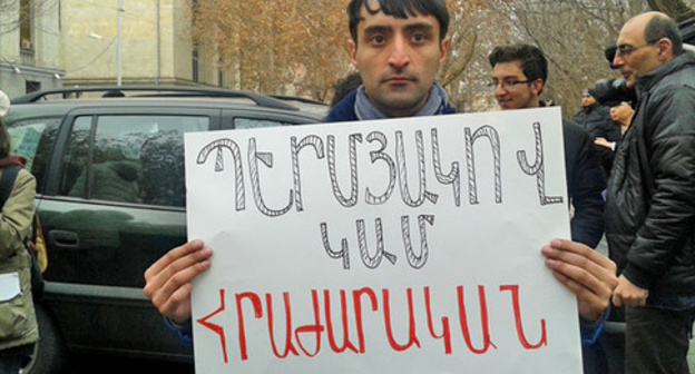 Picket with the demand to give Valery Permyakov out to the Armenian law enforcers. Yerevan, February 12, 2015. Photo by Armine Martirosyan for the "Caucasian Knot" Picket with the demand to give Valery Permyakov out to the Armenian law enforcers. Yerevan, February 12, 2015. Photo by Armine Martirosyan for the "Caucasian Knot"