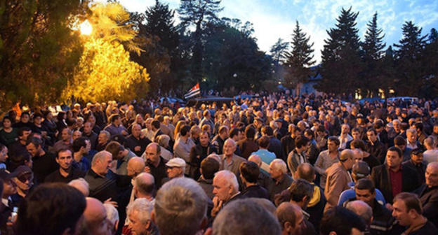 Rally in support of the VI Congress of the political party "Amtsakhara" held in Sukhum on October 21, 2015. Photo: Tomas Tkhaytsuk, http://sputnik-abkhazia.ru/Abkhazia/20151021/1016046761.html#ixzz3pHPnBaUP Rally in support of the VI Congress of the political party "Amtsakhara" held in Sukhum on October 21, 2015. Photo: Tomas Tkhaytsuk, http://sputnik-abkhazia.ru/Abkhazia/20151021/1016046761.html#ixzz3pHPnBaUP