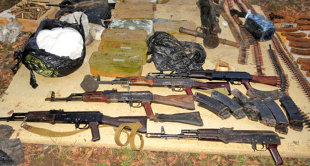 Hideout with the firearms found in the village of Surkhakhi of the Nazran District of Ingushetia. October 16, 2015. Photo http://nac.gov.ru/ Hideout with the firearms found in the village of Surkhakhi of the Nazran District of Ingushetia. October 16, 2015. Photo http://nac.gov.ru/