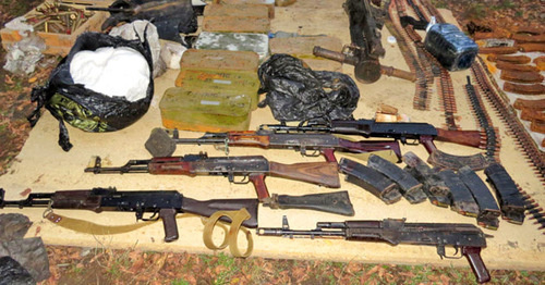Hideout with the firearms found in the village of Surkhakhi of the Nazran District of Ingushetia. October 16, 2015. Photo http://nac.gov.ru/ Hideout with the firearms found in the village of Surkhakhi of the Nazran District of Ingushetia. October 16, 2015. Photo http://nac.gov.ru/
