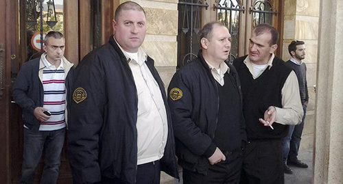 Bailiffs observing the action in support of the "Rustavi 2" TV Channel. Photo by Beslan Kmuzov for the "Caucasian Knot" Bailiffs observing the action in support of the "Rustavi 2" TV Channel. Photo by Beslan Kmuzov for the "Caucasian Knot"