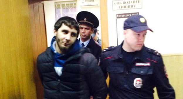 The policeman lead Zaur Dadaev through the corridor of the court. Moscow, April 2015. Photo by Yuliya Buslavskaya for the "Caucasian Knot" The policeman lead Zaur Dadaev through the corridor of the court. Moscow, April 2015. Photo by Yuliya Buslavskaya for the "Caucasian Knot"